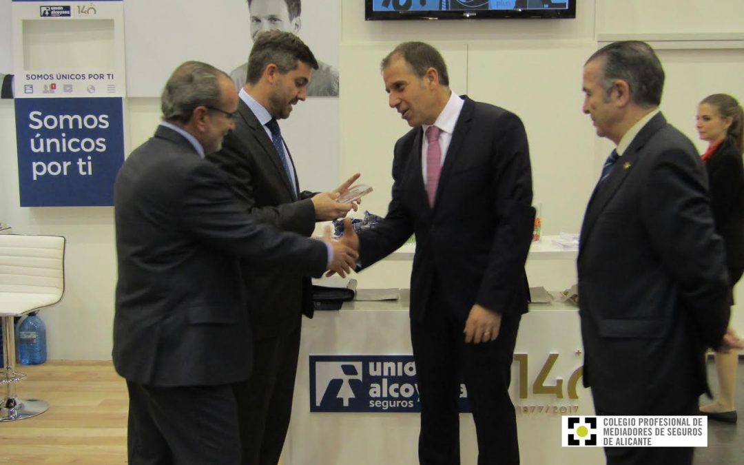 Unión Alcoyana premia el trabajo del Colegio en FORINVEST